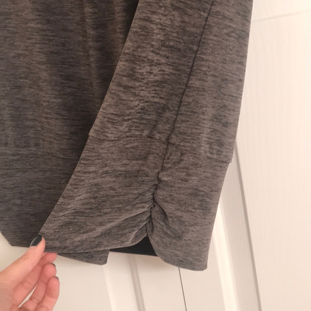💜Tops 3 for $15 - add to bundle - Picture 3 of 7